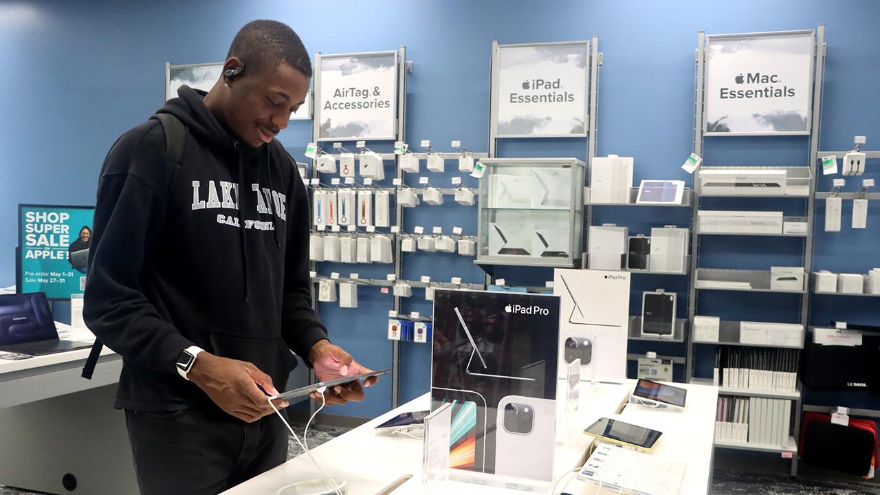 Student looking at an iPad in the UC Davis Stores TechHUB